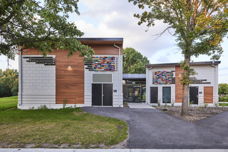 Construction du chalet de parc Armand-Bombardier